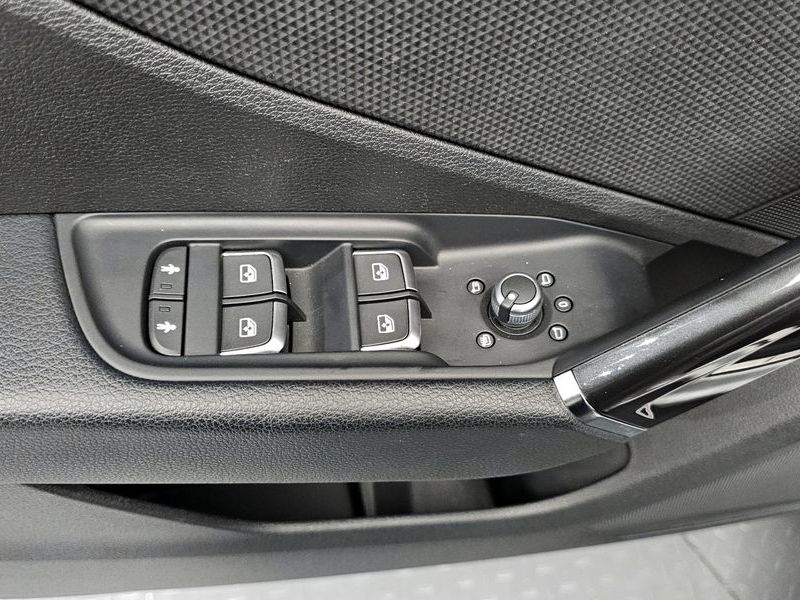 2023 Audi Q2 35 TDI Premium photo 14