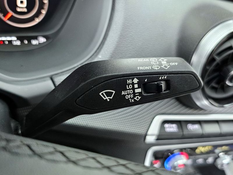 2023 Audi Q2 35 TDI Premium photo 16