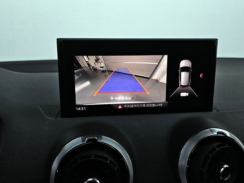 2023 Audi Q2 35 TDI Premium photo 17