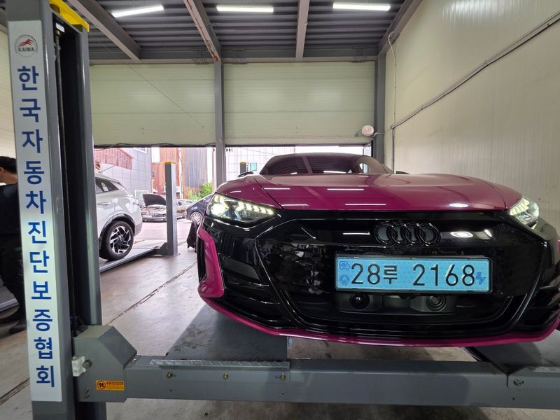 2022 Audi e-tron GT GT quattro Premium photo 7