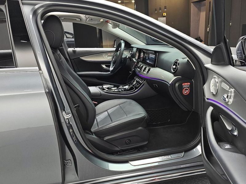 2017 Mercedes-Benz E-Class E200 Avantgarde photo 11