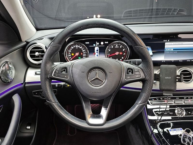 2017 Mercedes-Benz E-Class E200 Avantgarde photo 13