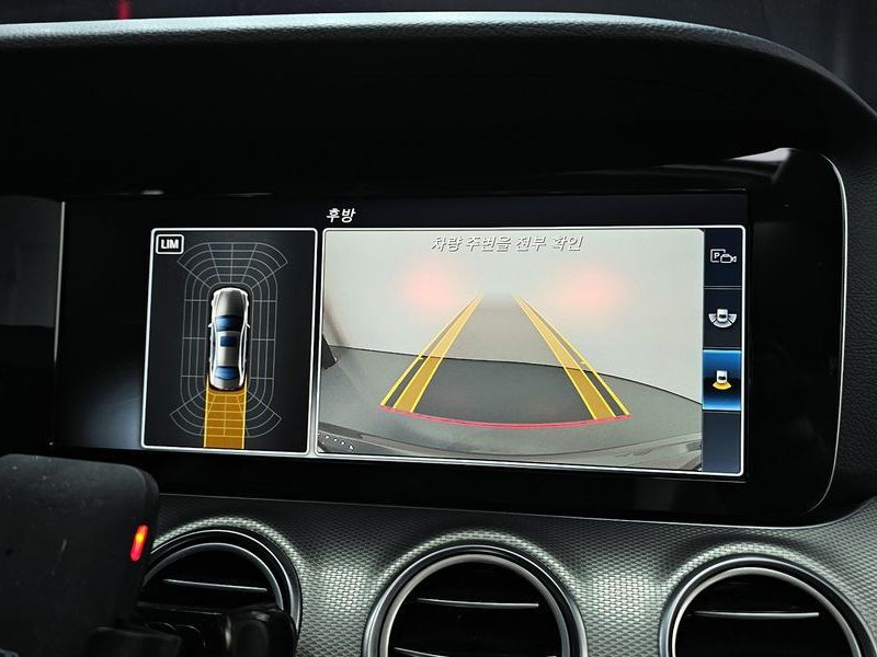 2017 Mercedes-Benz E-Class E200 Avantgarde photo 15