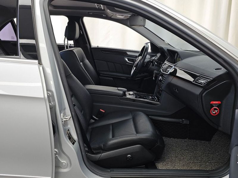 2012 Mercedes-Benz E-Class E220 CDI Avantgarde photo 11