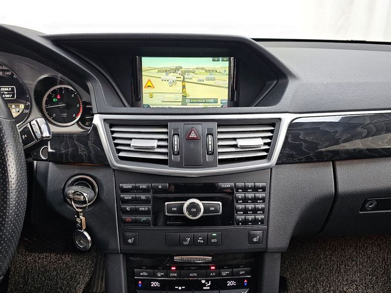 2012 Mercedes-Benz E-Class E220 CDI Avantgarde photo 14