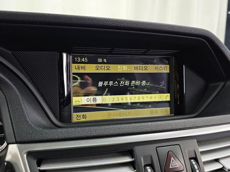 2012 Mercedes-Benz E-Class E220 CDI Avantgarde photo 16