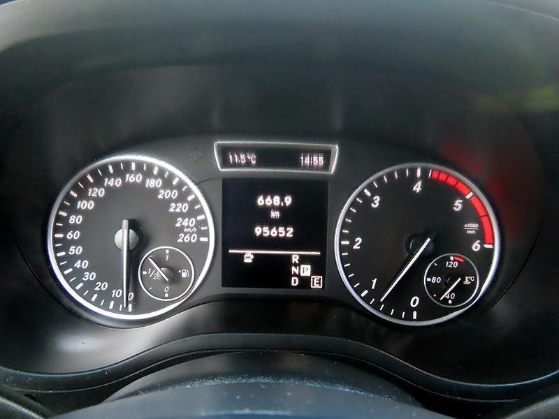 2013 Mercedes-Benz B-Class B200 CDI Blue efficiency Sport pack photo 9