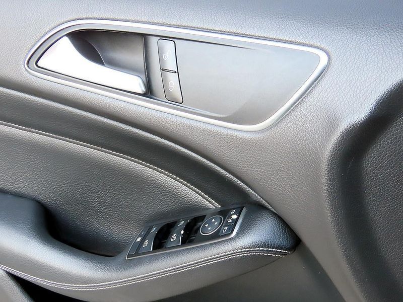 2013 Mercedes-Benz B-Class B200 CDI Blue efficiency Sport pack photo 12