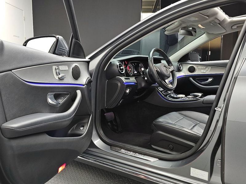 2017 Mercedes-Benz E-Class E200 Avantgarde photo 10