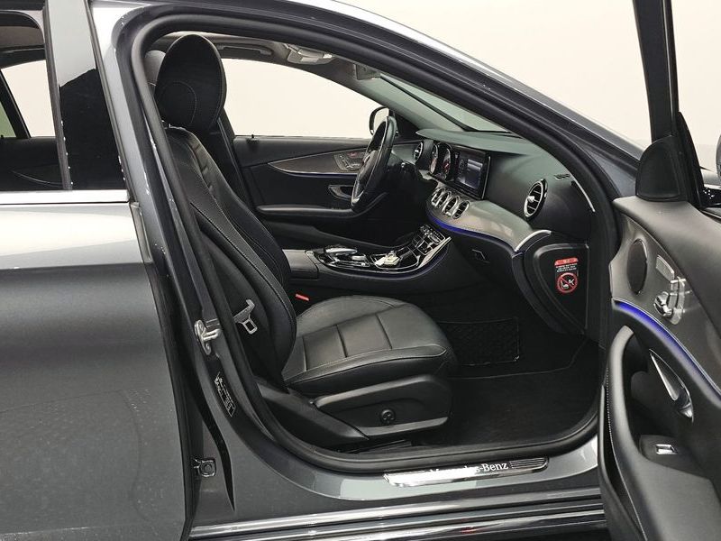 2017 Mercedes-Benz E-Class E200 Avantgarde photo 11