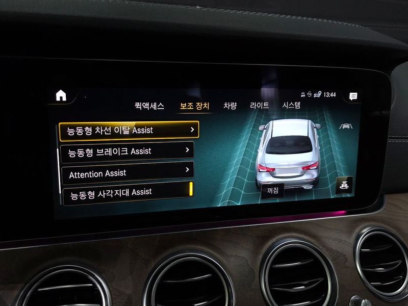 2022 Mercedes-Benz E-Class E250 Exclusive photo 16