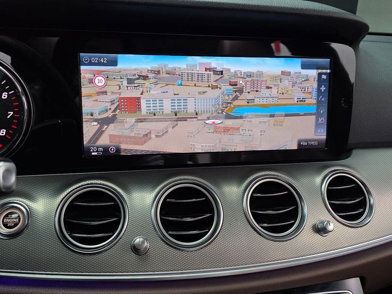 2017 Mercedes-Benz E-Class E200 Avantgarde photo 14