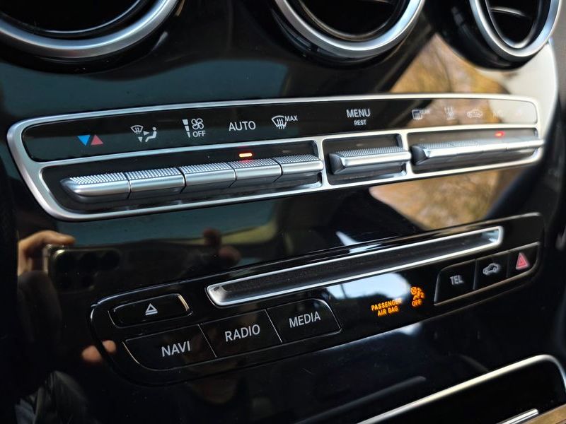 2019 Mercedes-Benz C-Class GLC350e 4MATIC Premium photo 13