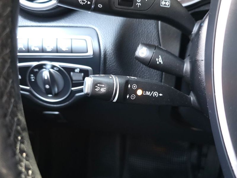 2019 Mercedes-Benz C-Class GLC350e 4MATIC Premium photo 14