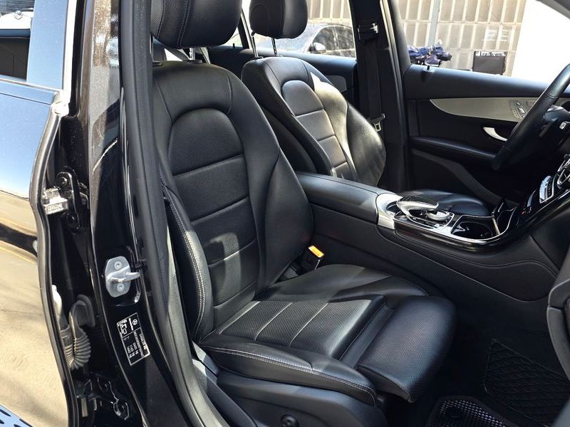 2019 Mercedes-Benz C-Class GLC350e 4MATIC Premium photo 16