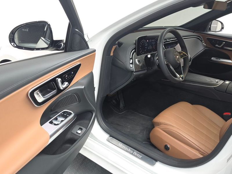 2026 Mercedes-Benz E-Class E200 Avantgarde photo 10