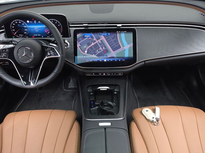 2026 Mercedes-Benz E-Class E200 Avantgarde photo 7