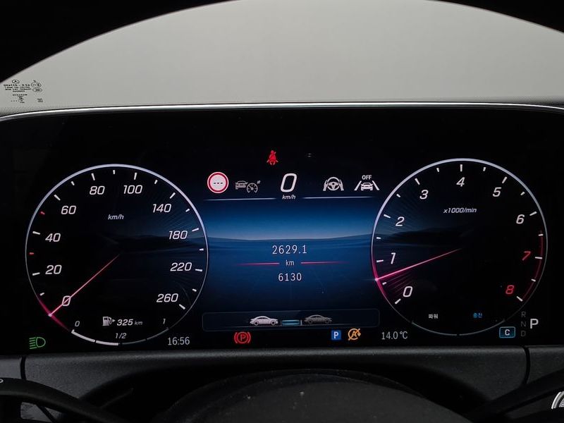 2026 Mercedes-Benz E-Class E200 Avantgarde photo 8