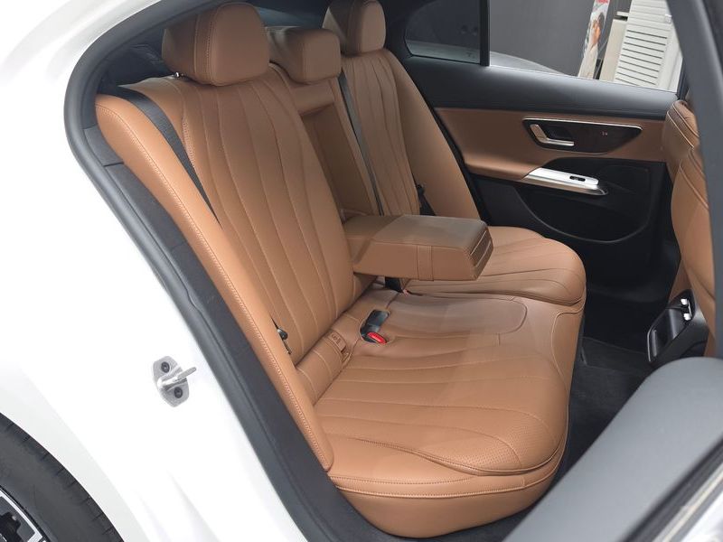 2026 Mercedes-Benz E-Class E200 Avantgarde photo 11