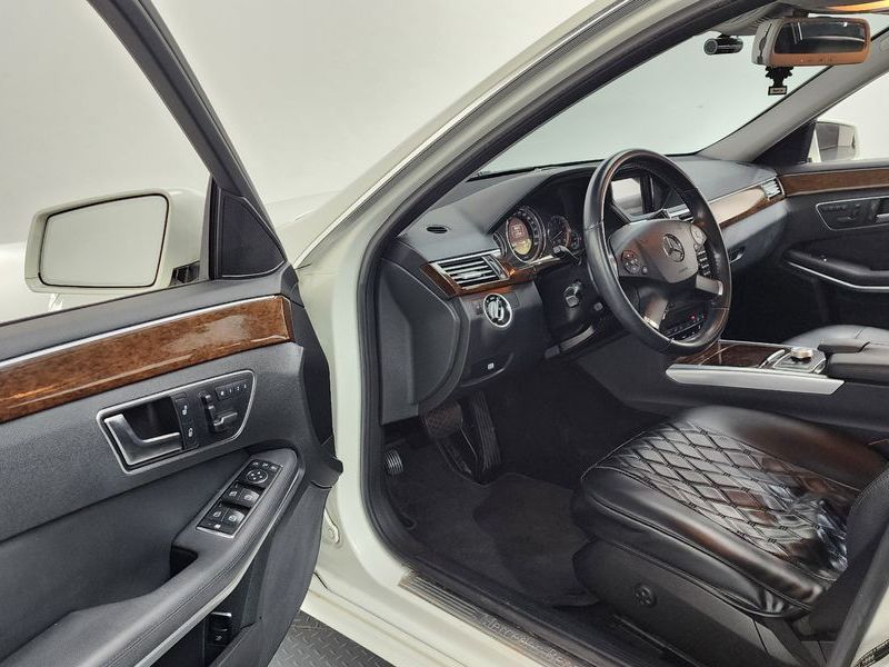 2012 Mercedes-Benz E-Class E200 CGI photo 10