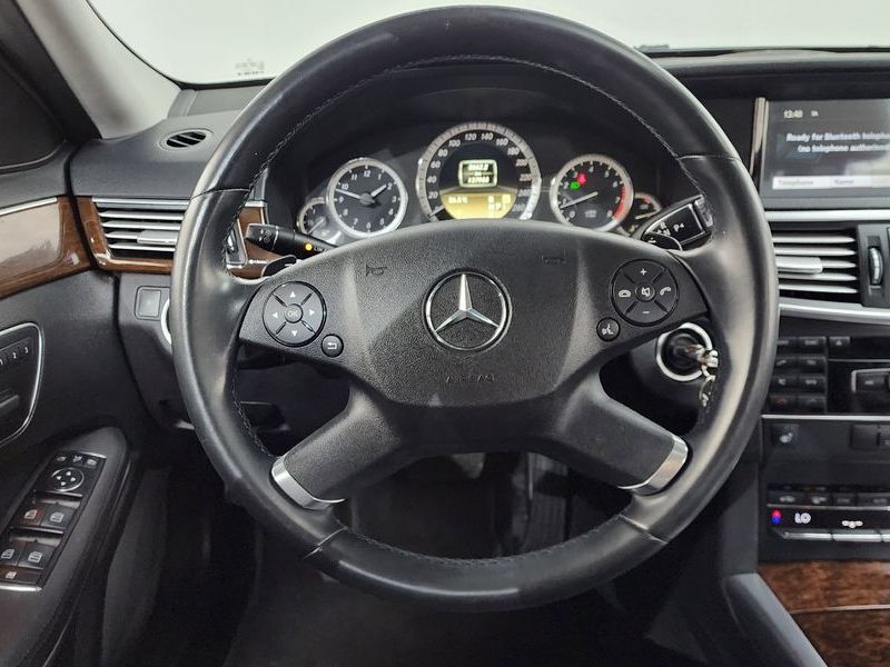 2012 Mercedes-Benz E-Class E200 CGI photo 12