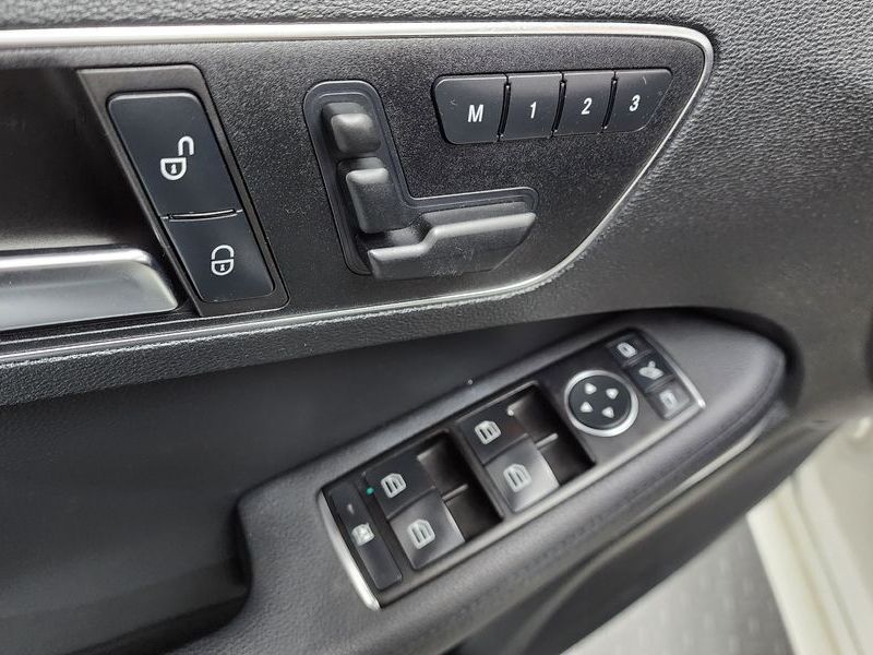 2012 Mercedes-Benz E-Class E200 CGI photo 15