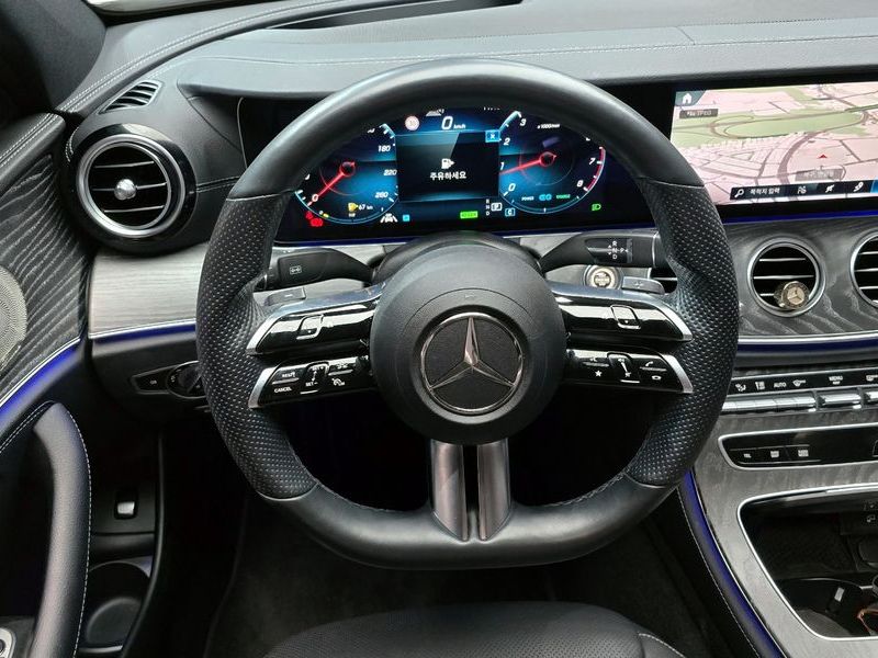 2022 Mercedes-Benz E-Class E350 4MATIC AMG Line photo 14
