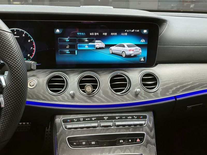 2022 Mercedes-Benz E-Class E350 4MATIC AMG Line photo 16