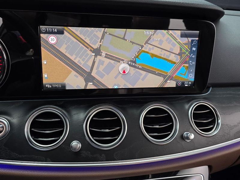 2017 Mercedes-Benz E-Class E300 AV Intelligent Drive photo 14