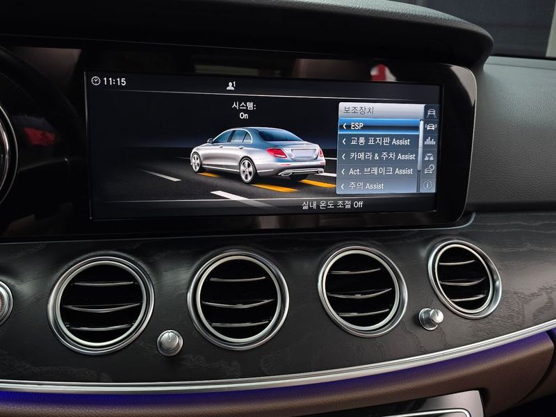 2017 Mercedes-Benz E-Class E300 AV Intelligent Drive photo 16