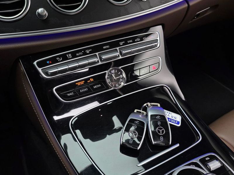 2017 Mercedes-Benz E-Class E300 AV Intelligent Drive photo 18