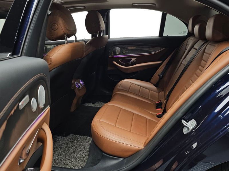2018 Mercedes-Benz E-Class E300 4MATIC AMG Line photo 12