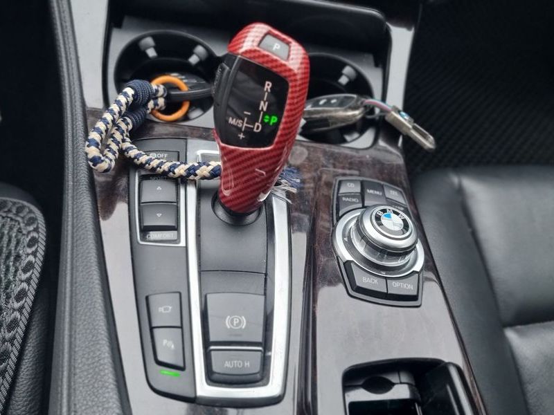 2012 BMW 5 Series 528i photo 8