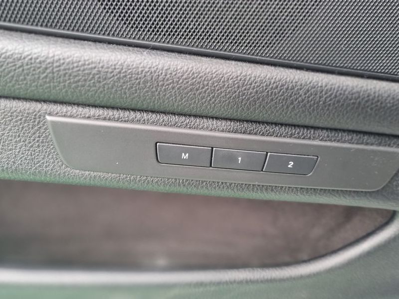 2012 BMW 5 Series 528i photo 12