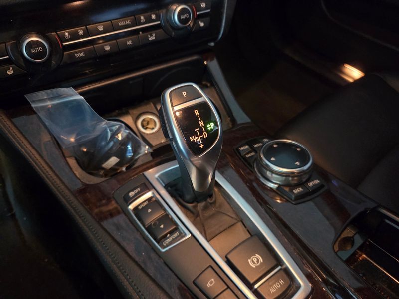 2014 BMW 5 Series 528i photo 9