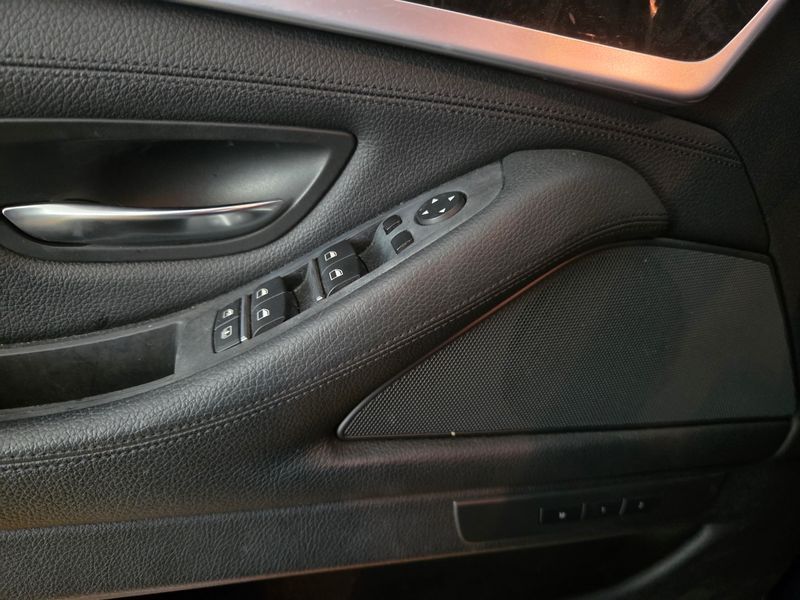 2014 BMW 5 Series 528i photo 11
