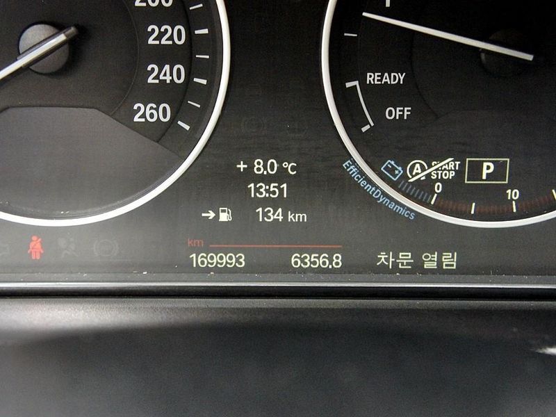 2013 BMW 3 Series 320d photo 9