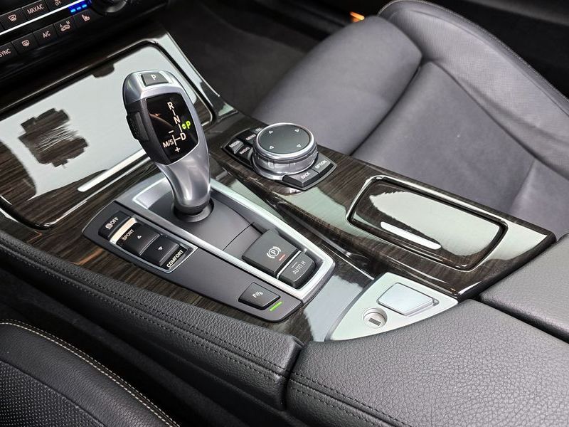 2016 BMW 5 Series 520d Luxury Plus photo 9