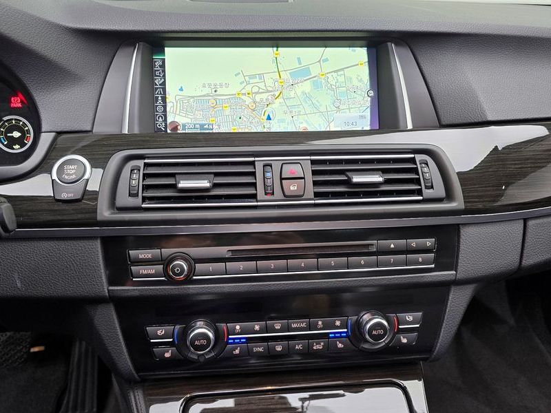 2016 BMW 5 Series 520d Luxury Plus photo 14