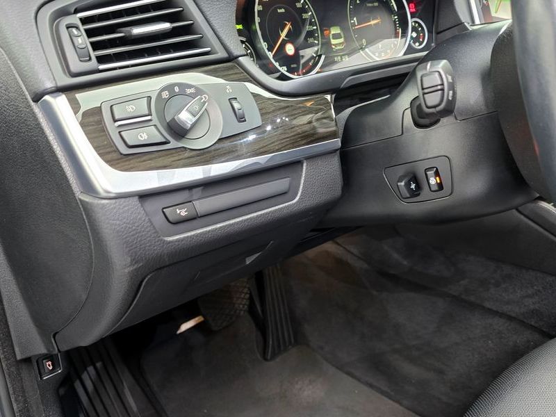 2016 BMW 5 Series 520d Luxury Plus photo 16