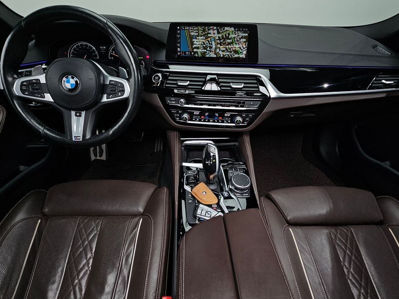 2018 BMW 5 Series 530i M Sport Package Plus photo 7