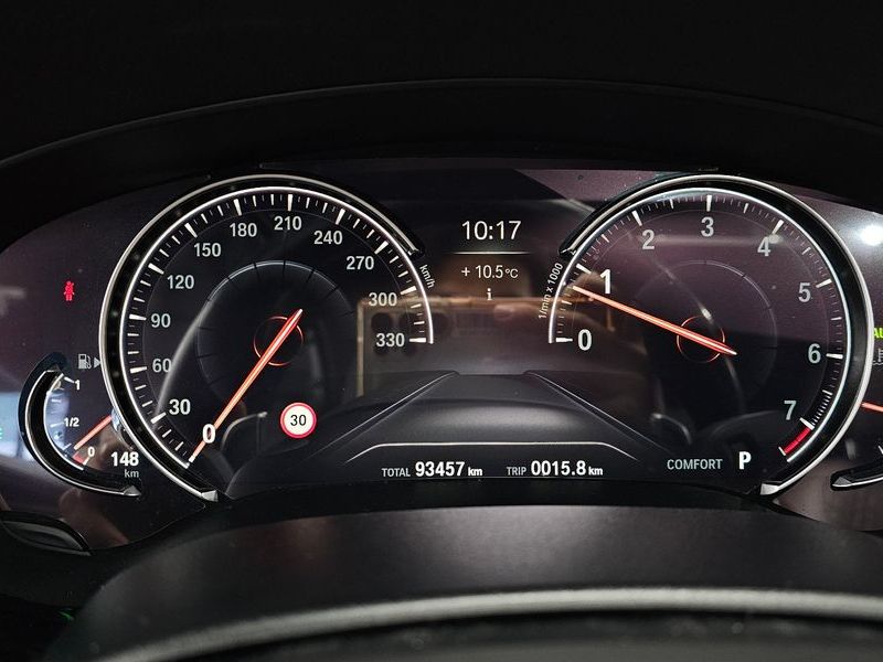 2018 BMW 5 Series 530i M Sport Package Plus photo 8