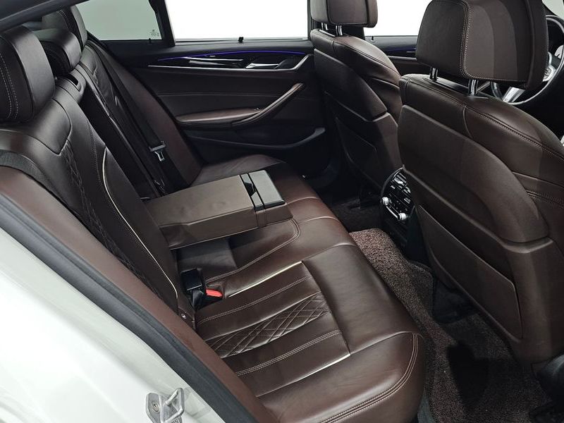 2018 BMW 5 Series 530i M Sport Package Plus photo 12