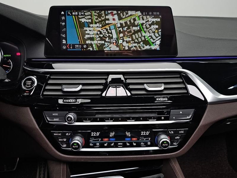 2018 BMW 5 Series 530i M Sport Package Plus photo 14