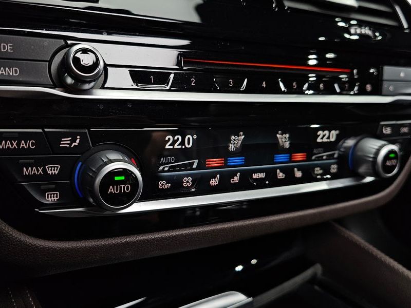 2018 BMW 5 Series 530i M Sport Package Plus photo 16