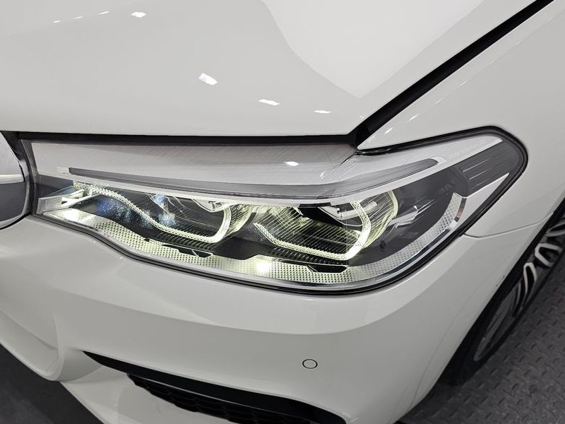 2018 BMW 5 Series 530i M Sport Package Plus photo 22