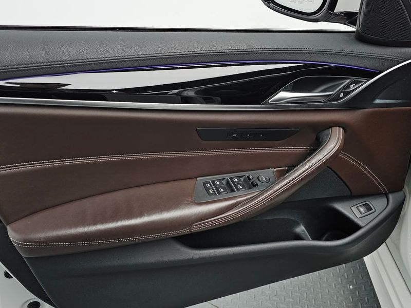 2018 BMW 5 Series 530i M Sport Package Plus photo 24