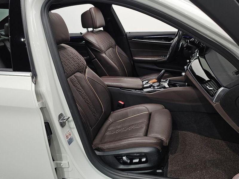 2018 BMW 5 Series 530i M Sport Package Plus photo 26