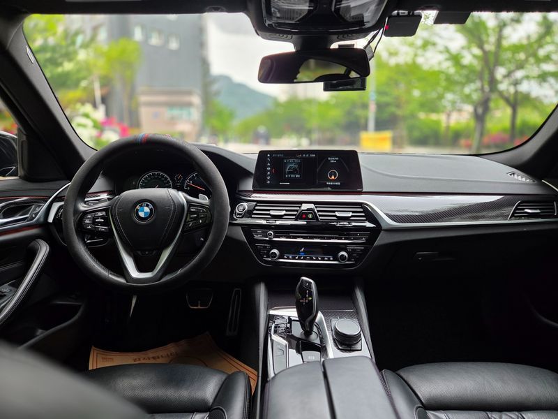 2017 BMW 5 Series 530i M Sport Package Plus photo 7