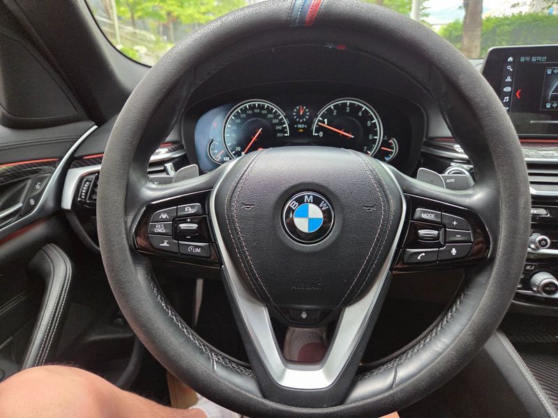 2017 BMW 5 Series 530i M Sport Package Plus photo 12